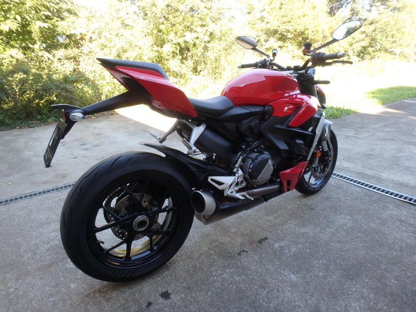 Ducati streetfighter v 2