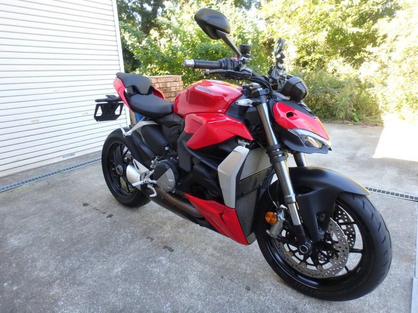 Ducati streetfighter v 2