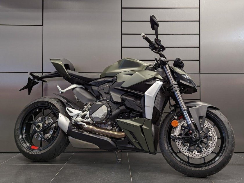 Ducati Streetfighter v2