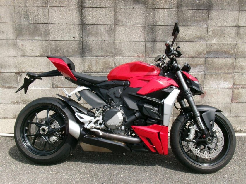 Ducati streetfighter v 2