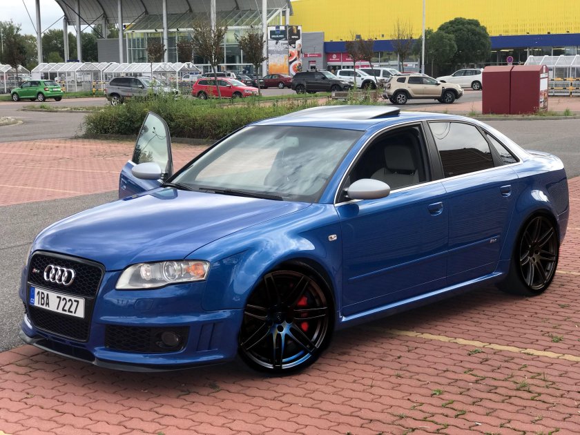 Audi rs4 b7 sedan