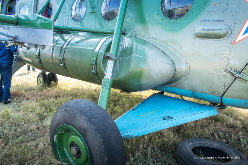 Передняя стойка шасси ми-8