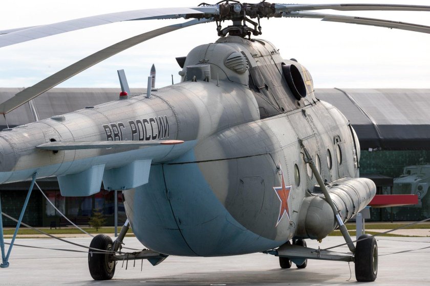 Вертолет ми 8 сзади