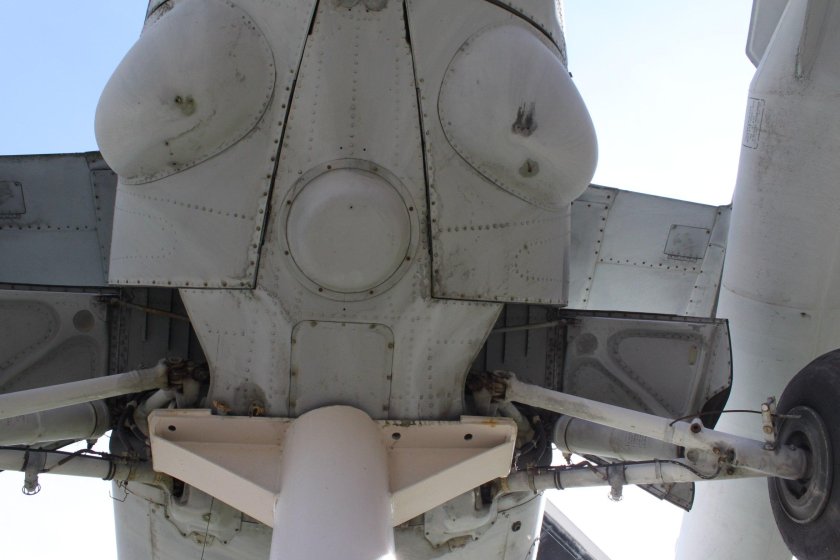 Ниши шасси ми-24