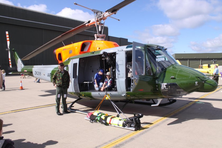 Белл 212 вертолет