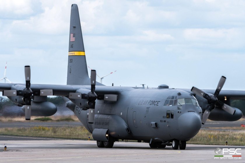 Самолет Hercules c130