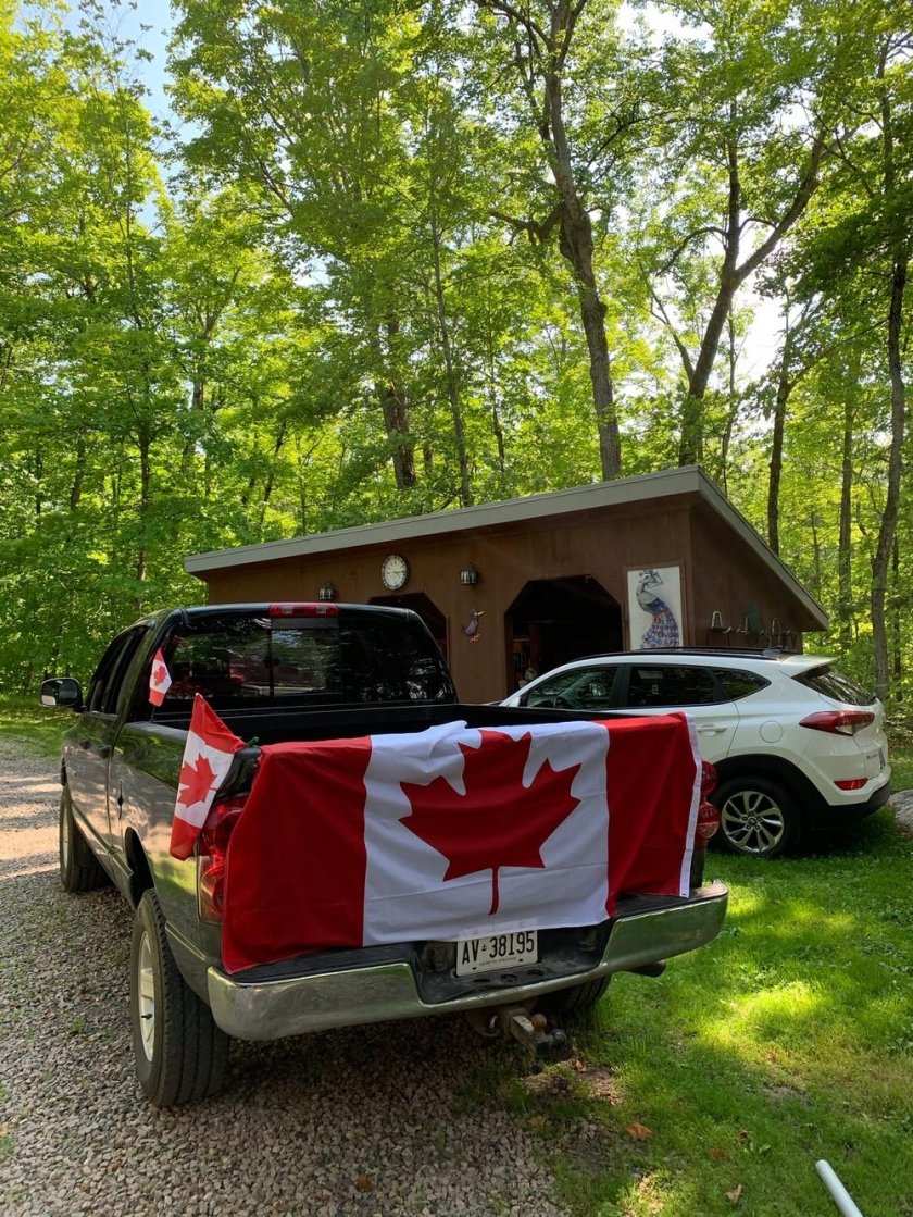 Канадцы на машине