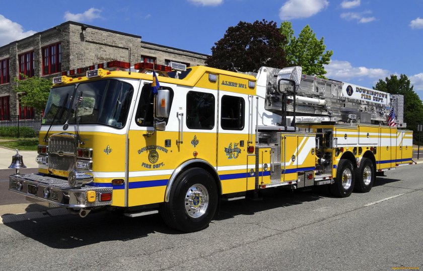 Пожарные машины желтого цвета