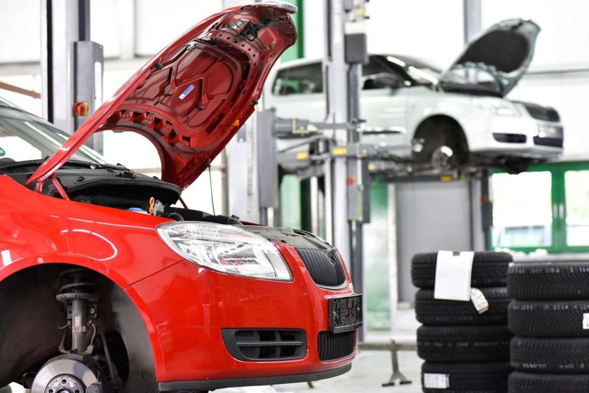 Красный автомобиль сервис