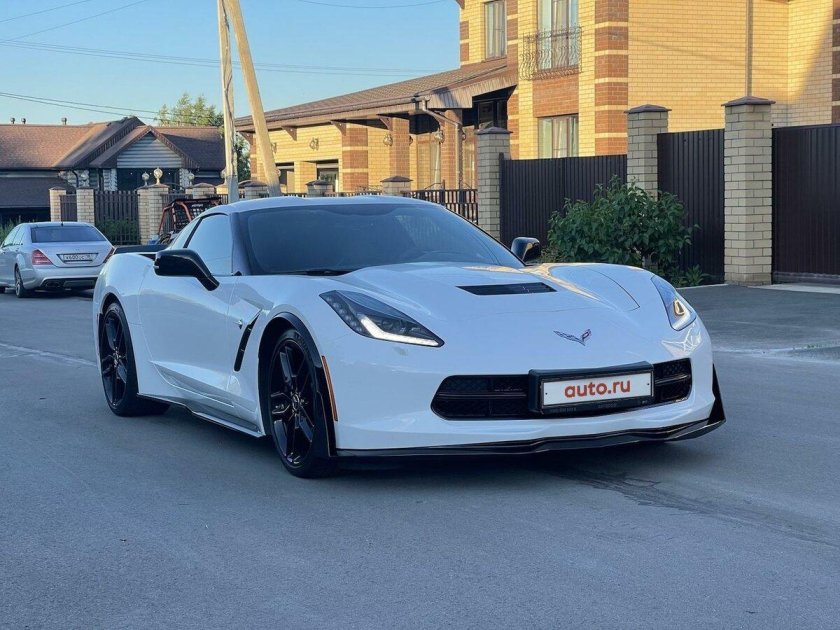 Шевроле Корвет белый