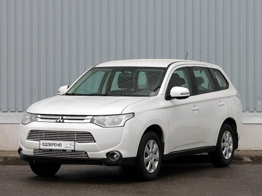 Митсубиси Аутлендер 3 поколения