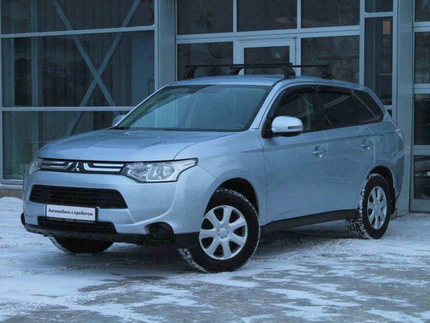 Mitsubishi Outlander 2013 серебристый