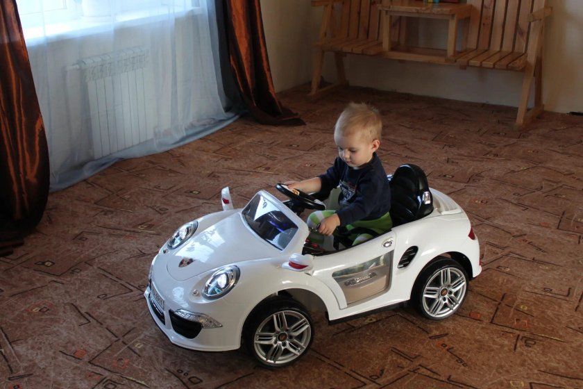 Детский электромобиль porsche
