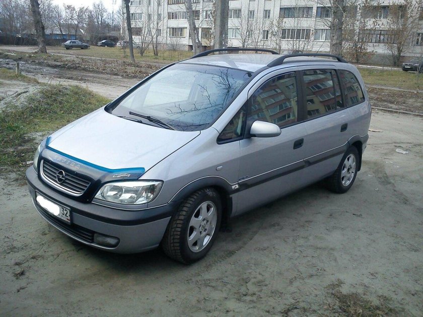 Опель Зафира 2002г
