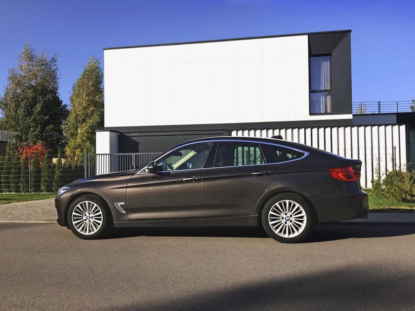 Toyota Camry v70 сбоку