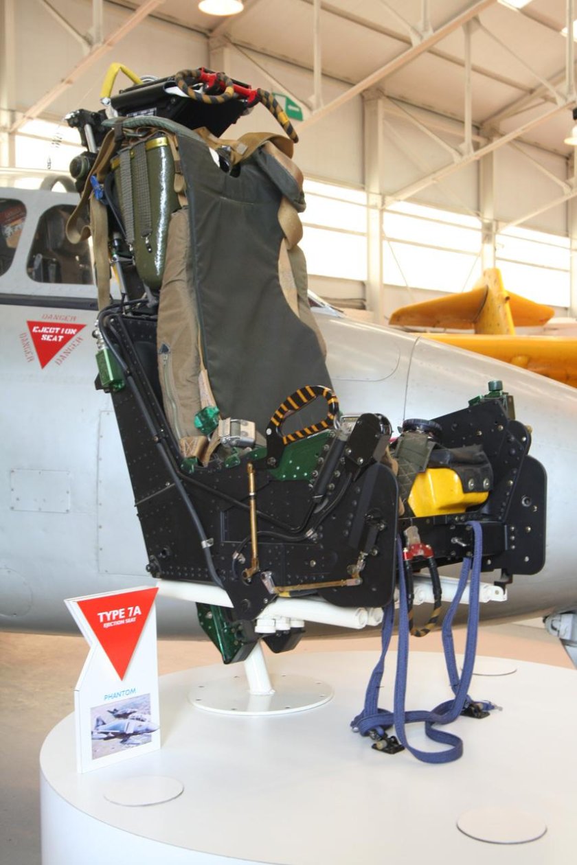 Катапультируемые кресла Martin-Baker