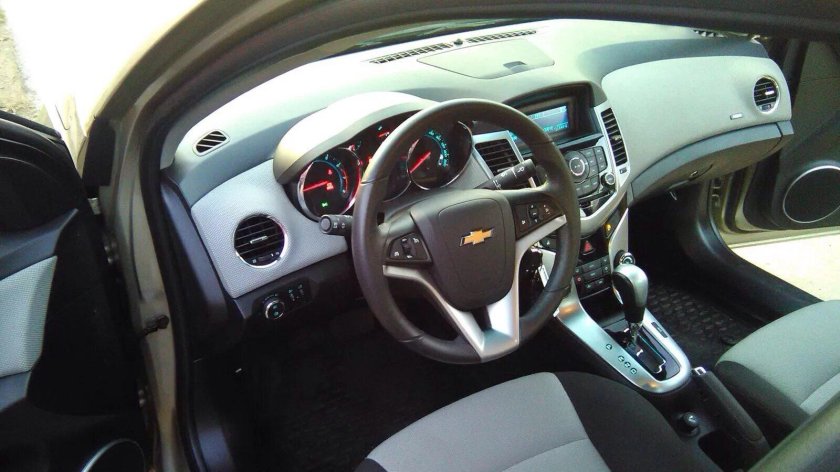 Chevrolet Cruze 2011 1.8 механика