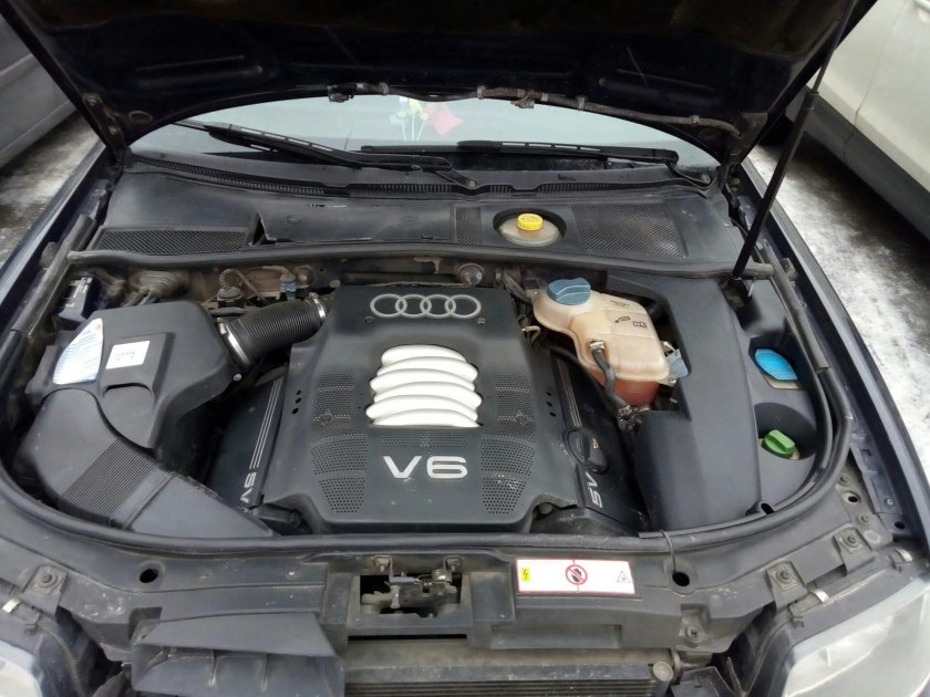 Подкапотный пластик a8 d2