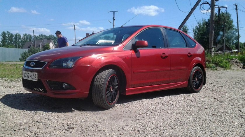 Ford Focus 2 красный