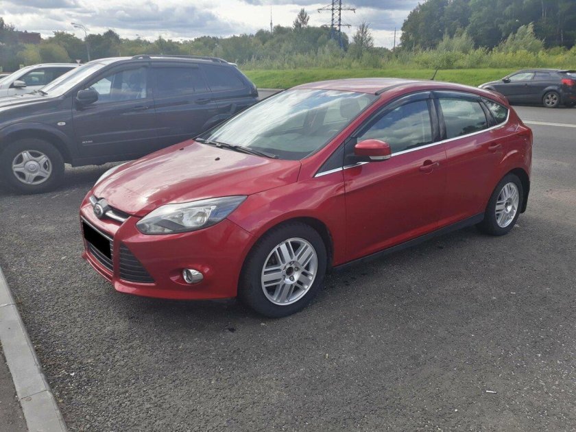 Ford Focus 3 Хэтчбэк красный