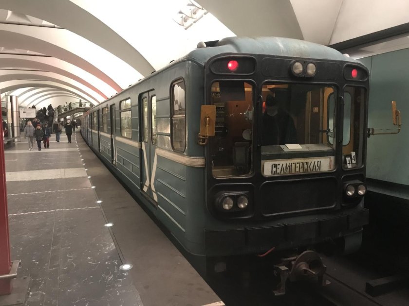 Номерной поезд метро