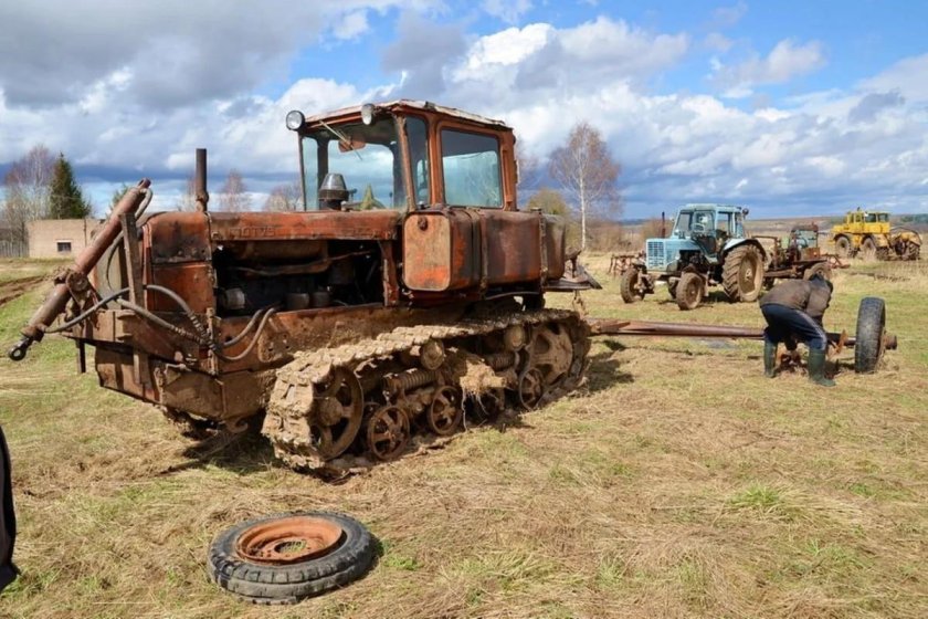 МТЗ 75 трактор