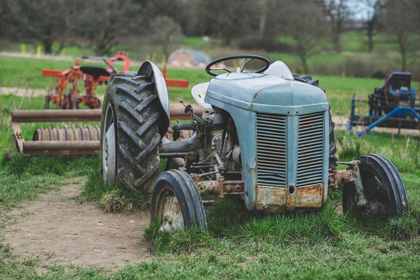 Траншейный экскаватор ЭТН 142