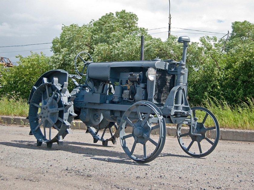 Трактор универсал красный Путиловец