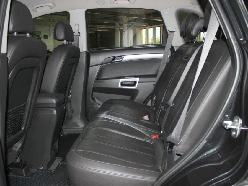 Опель Антара салон сзади