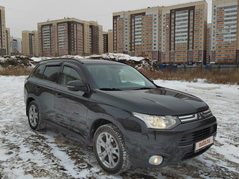 Mitsubishi outlander 2013