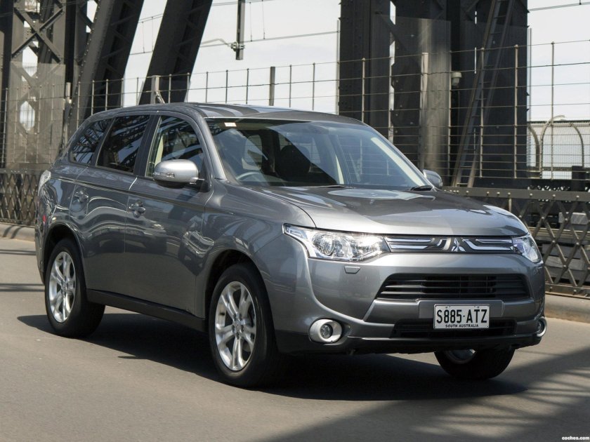 Митсубиси Аутлендер 2012