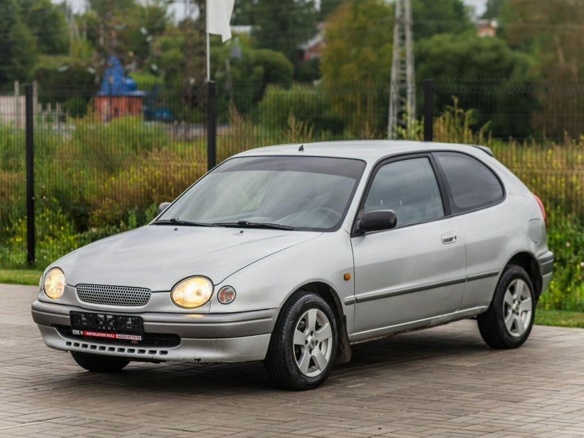 Тойота Королла 1999 хэтчбек