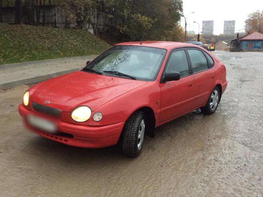 Toyota Corolla e110 лифтбек