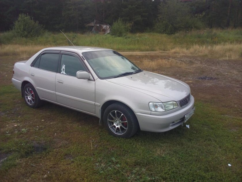 Toyota Corolla 1999 110 седан