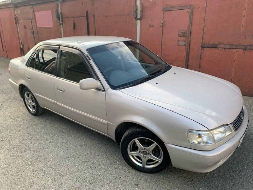 Тойота Королла 1999 года правый руль