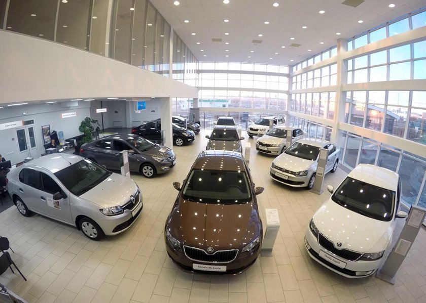 Авто в автосалоне