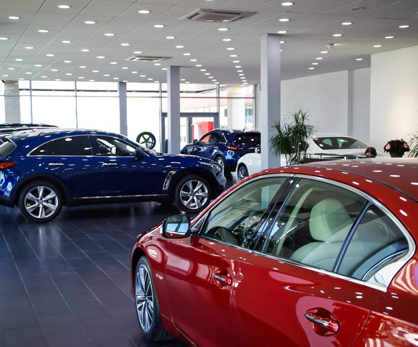 Серый автосалон