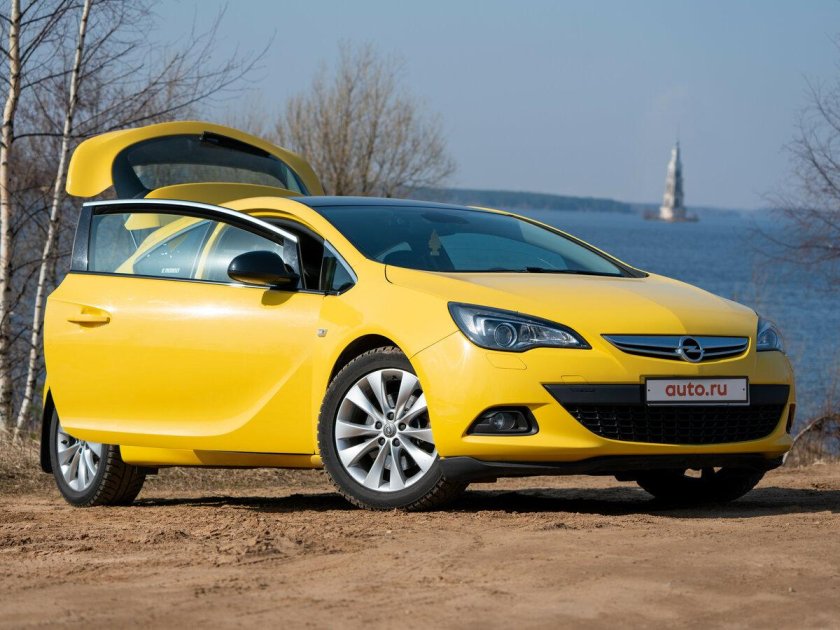 Opel astra gtc 2012
