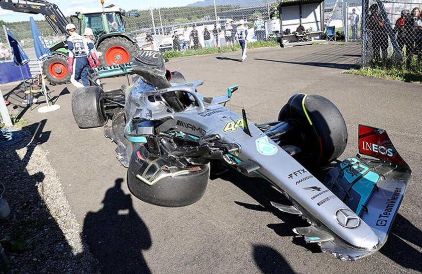 Льюис Хэмилтон в болиде