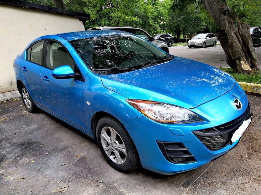Мазда 3 голубая седан