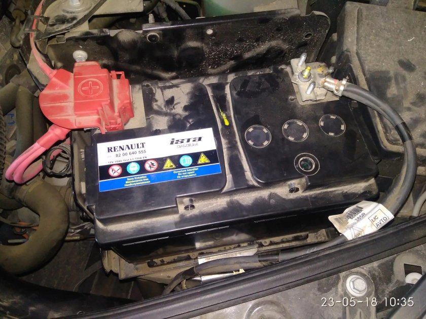 Renault Sandero 1.6 аккумулятор