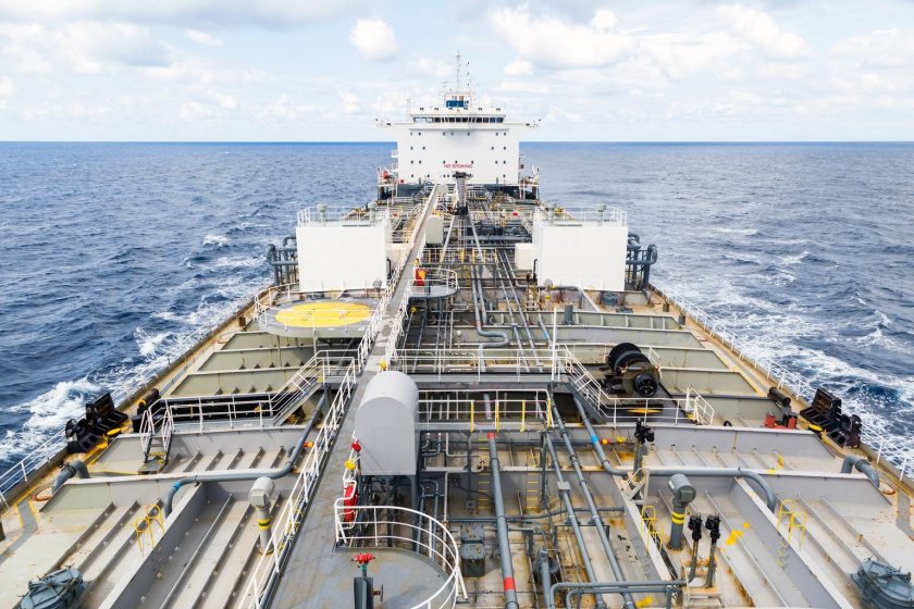 Палуба танкера