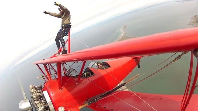 Винг-вокинг: прогулка по крылу самолета