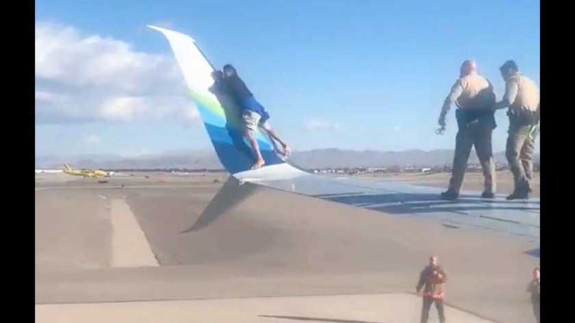 Хождение по крылу самолета