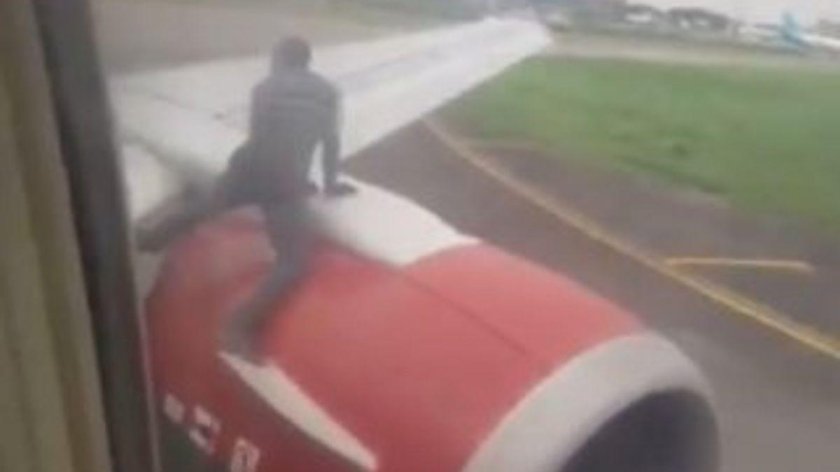 Самолет перед взлетом