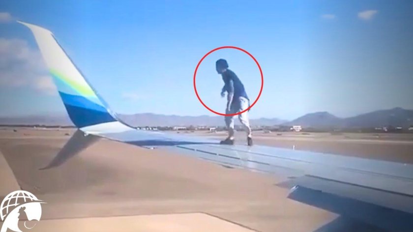 Самолет взлетает против ветра