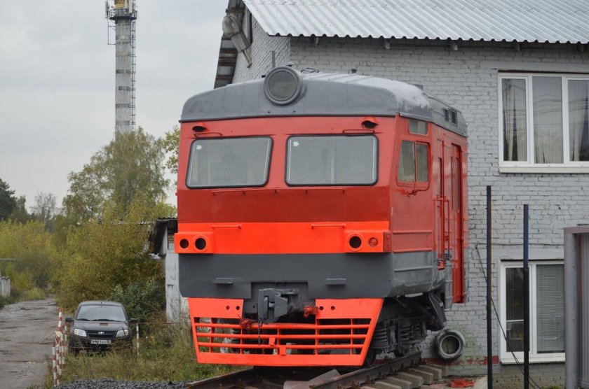 Депо Лобня памятник эр2