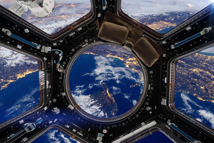 Иллюминатор космического корабля