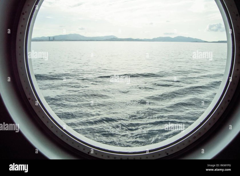 Иллюминатор корабля