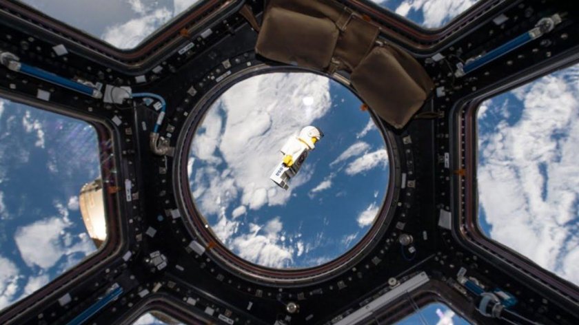 Иллюминатор МКС